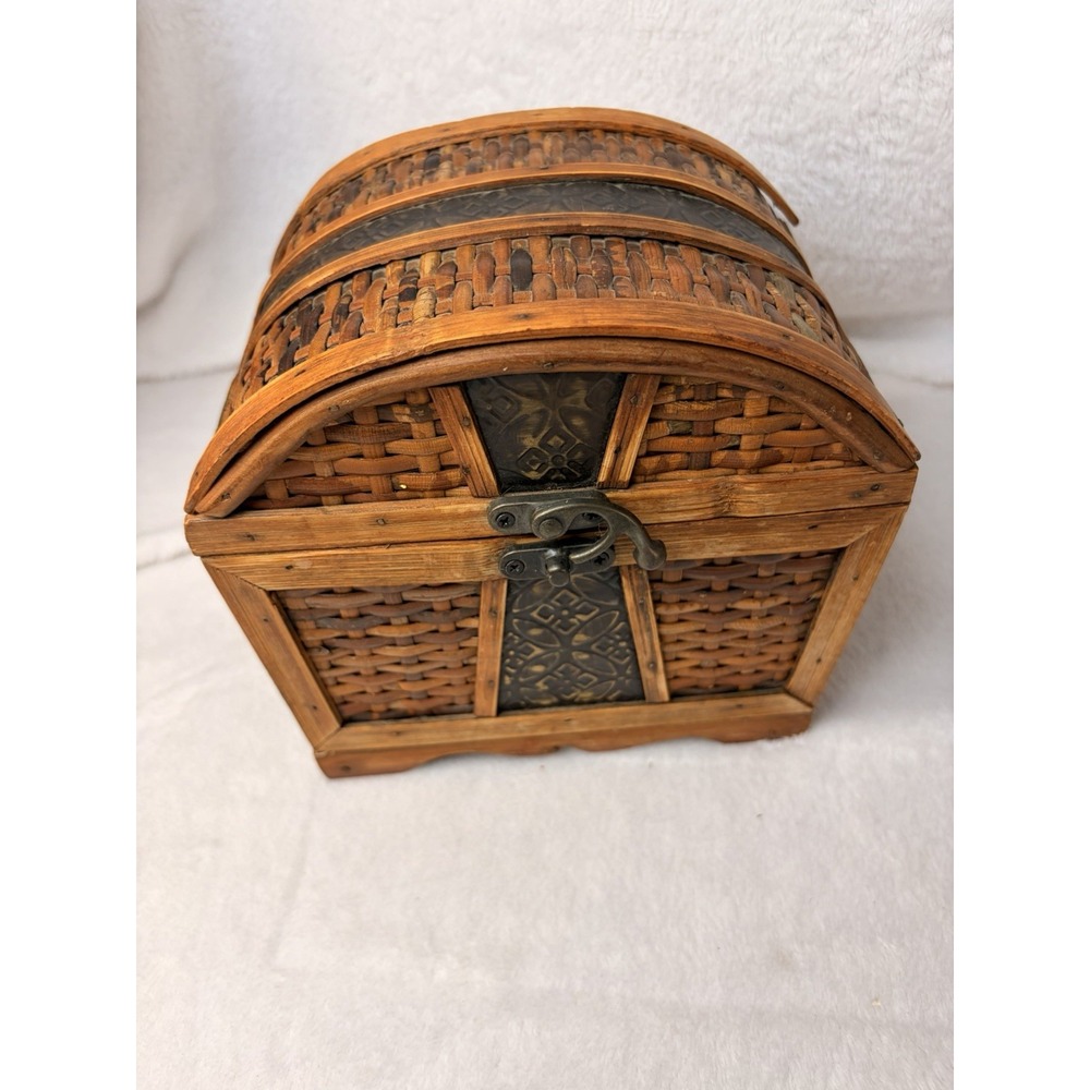 Vintage 80s Bamboo & Rattan Domed Trinket Keepsake Box Brass Tone Swing Latch
